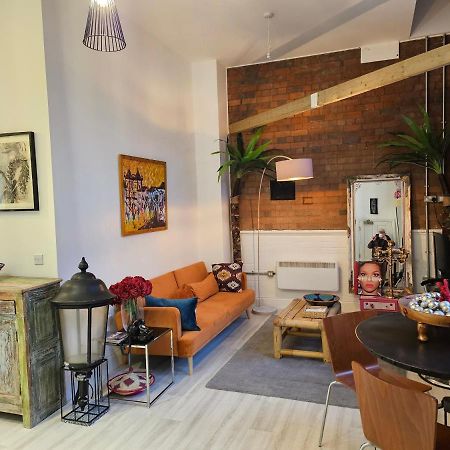 Characteristic Loft Style Apartment Бирмингем Экстерьер фото