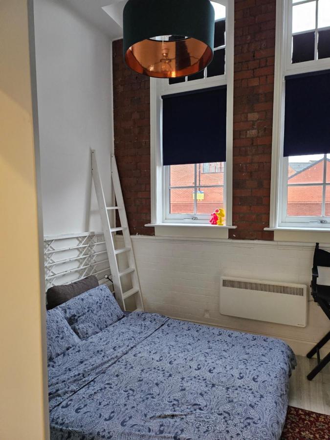 Characteristic Loft Style Apartment Бирмингем Экстерьер фото