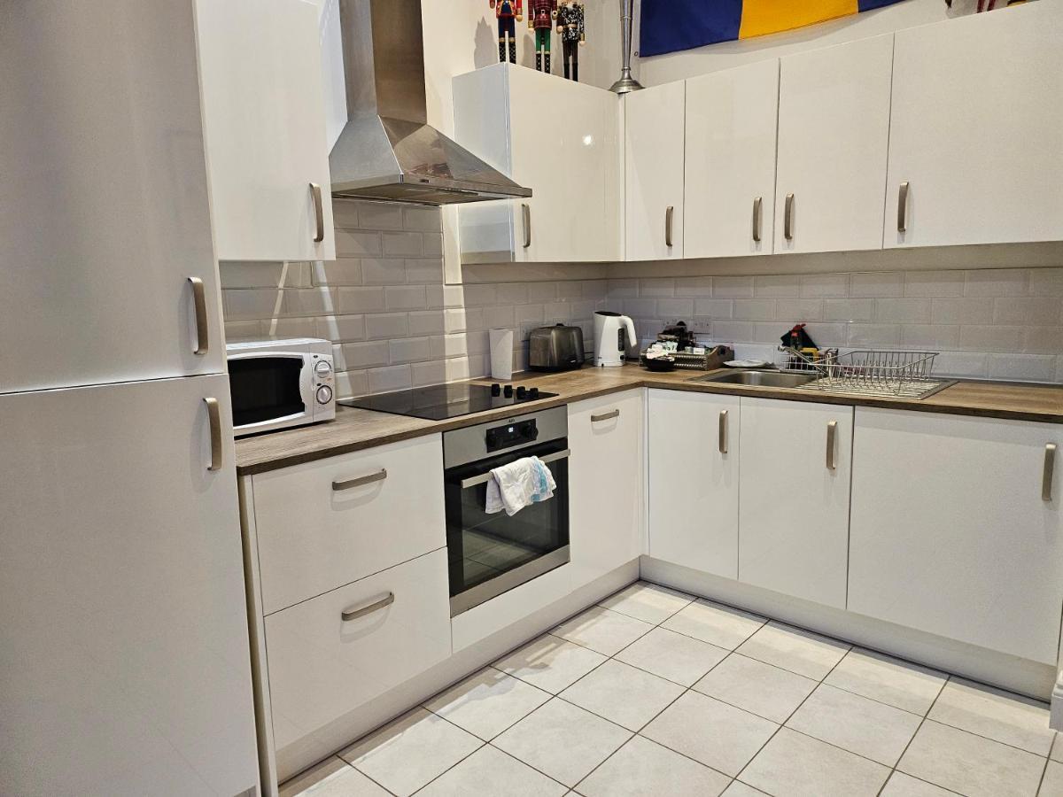 Characteristic Loft Style Apartment Бирмингем Экстерьер фото