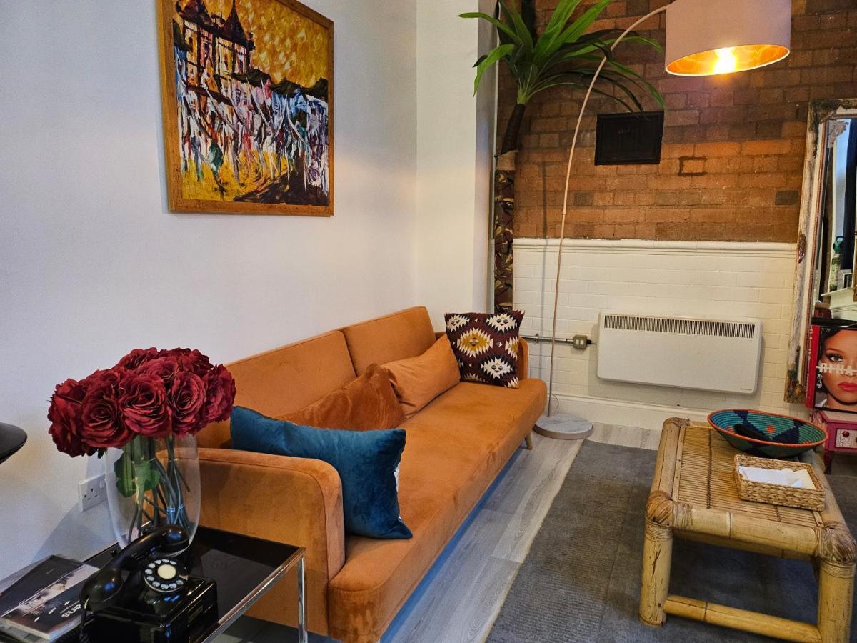 Characteristic Loft Style Apartment Бирмингем Экстерьер фото